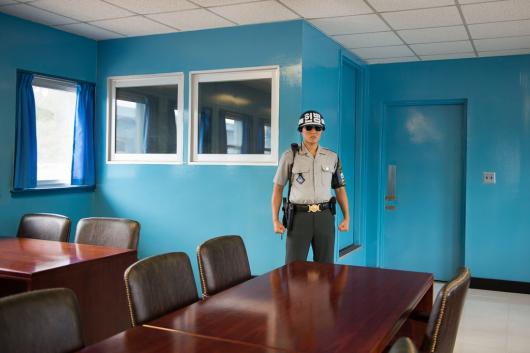 Simon_Dick_4_South-Korean-Guard