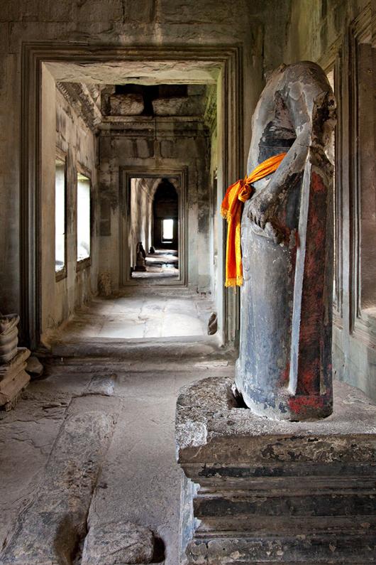 Mehmood_Sayeed_3Angkor Wat Statue